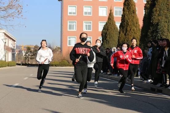 大连中外服装艺术学校纪念一二•九长跑接力赛 大连中外服装艺术学校纪念一二•九长跑接力赛